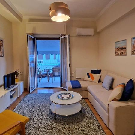 Cozy Apartment With Wrap Around Balcony Athens Exterior photo